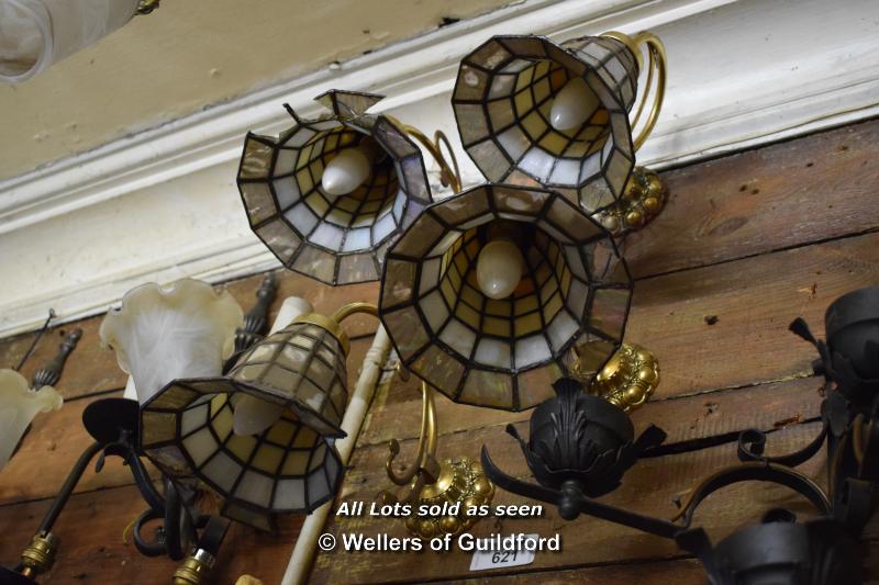 SET OF FOUR MATCHING DECORATIVE BRASS SINGLE BRANCH WALL LIGHTS WITH STAINED GLASS TIFFANY STYLE