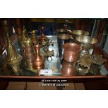 SHELF OF MIXED DECORATIVE COPPER AND BRASS WARES