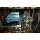 SHELF OF MIXED DECORATIVE ITEMS INCLUDING GLASSWARE AND TWO VINTAGE PERFUME SETS