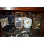 SHELF OF MIXED DECORATIVE ITEMS INCLUDING A GLASS AND BRASS CARRIAGE CLOCK