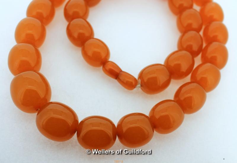 A Vintage Battic Butterscotch Egg Yolk Amber Necklace, 115g - Image 2 of 2