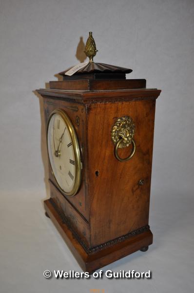 An early 19th Century mahogany cased mantel clock with pineapple finial and brass inlay, the white - Image 3 of 5