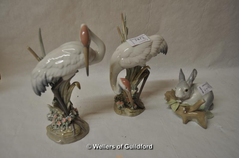 Lladro: a pair of cranes and a rabbit sitting by a log, the tallest 19.5cm (3)