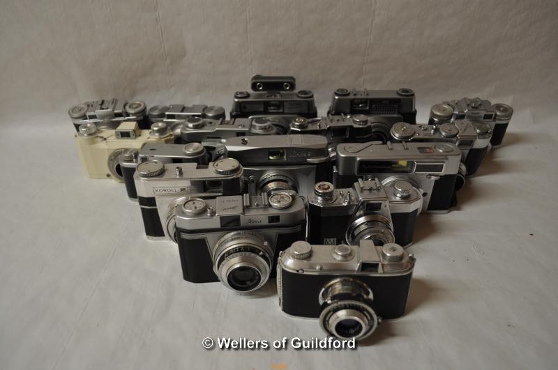 Sixteen vintage cameras with lenses including Paxette, Ilford, Iloca, Closter, Halina, Ferrania,