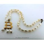 *Anne Boleyn style letter "B" pearl necklace (Lot subject to VAT)