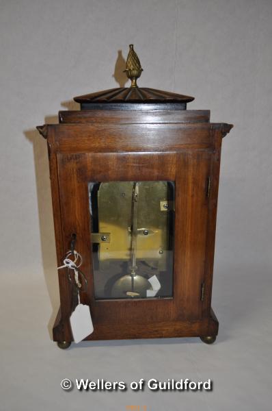 An early 19th Century mahogany cased mantel clock with pineapple finial and brass inlay, the white - Image 4 of 5