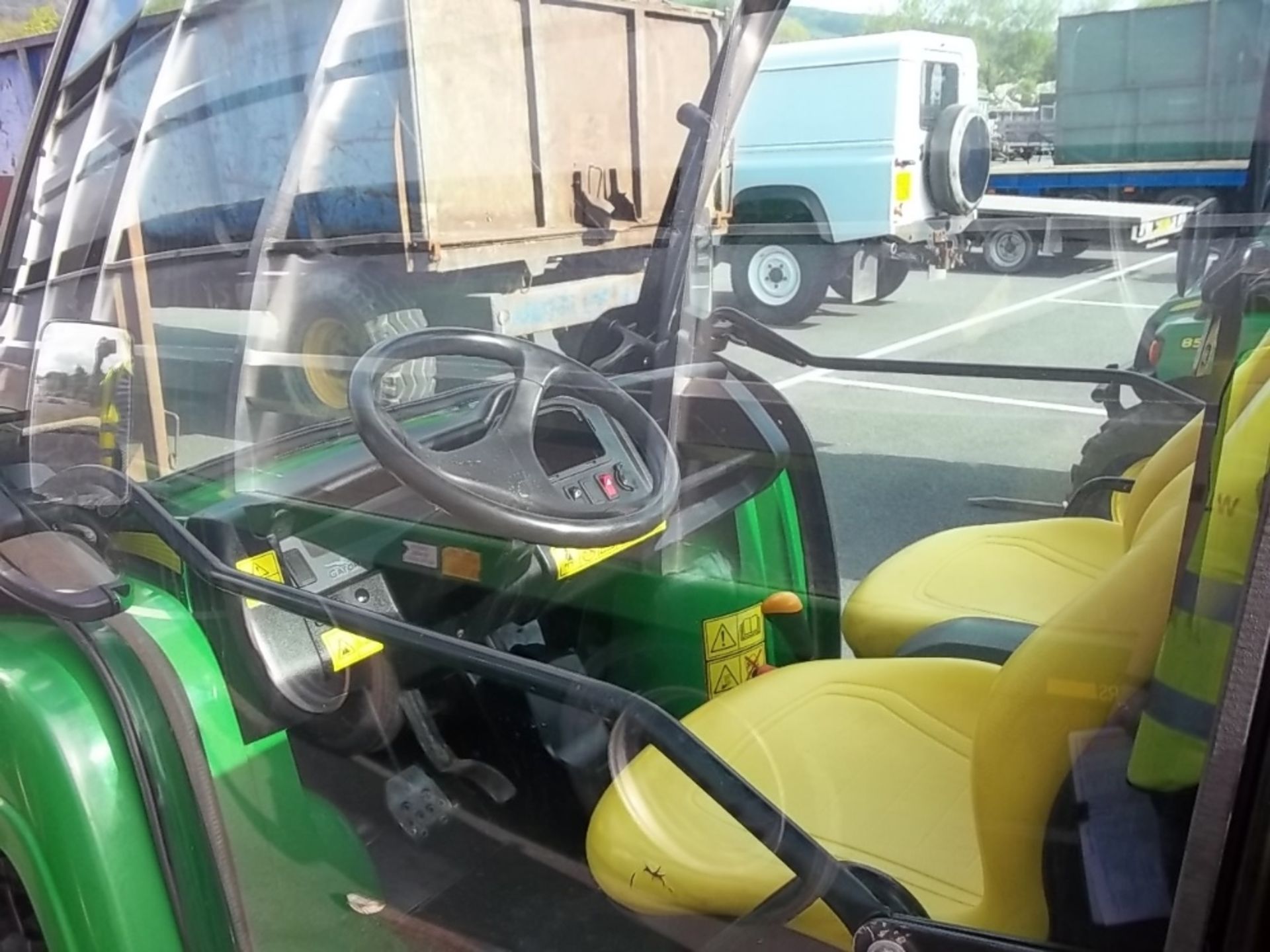 2012 FULL CAB 855 JOHN DEERE GATOR - Image 3 of 5