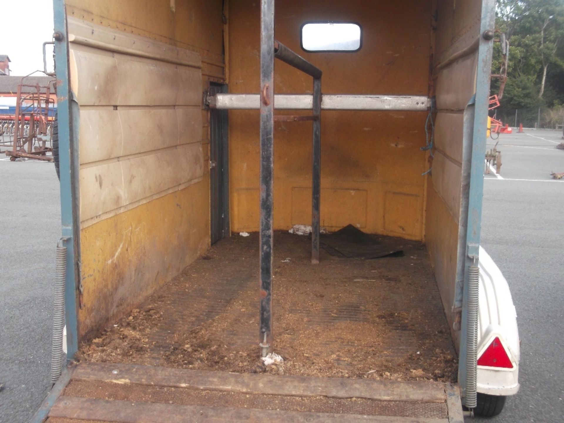 HORSE TRAILER - Image 2 of 2