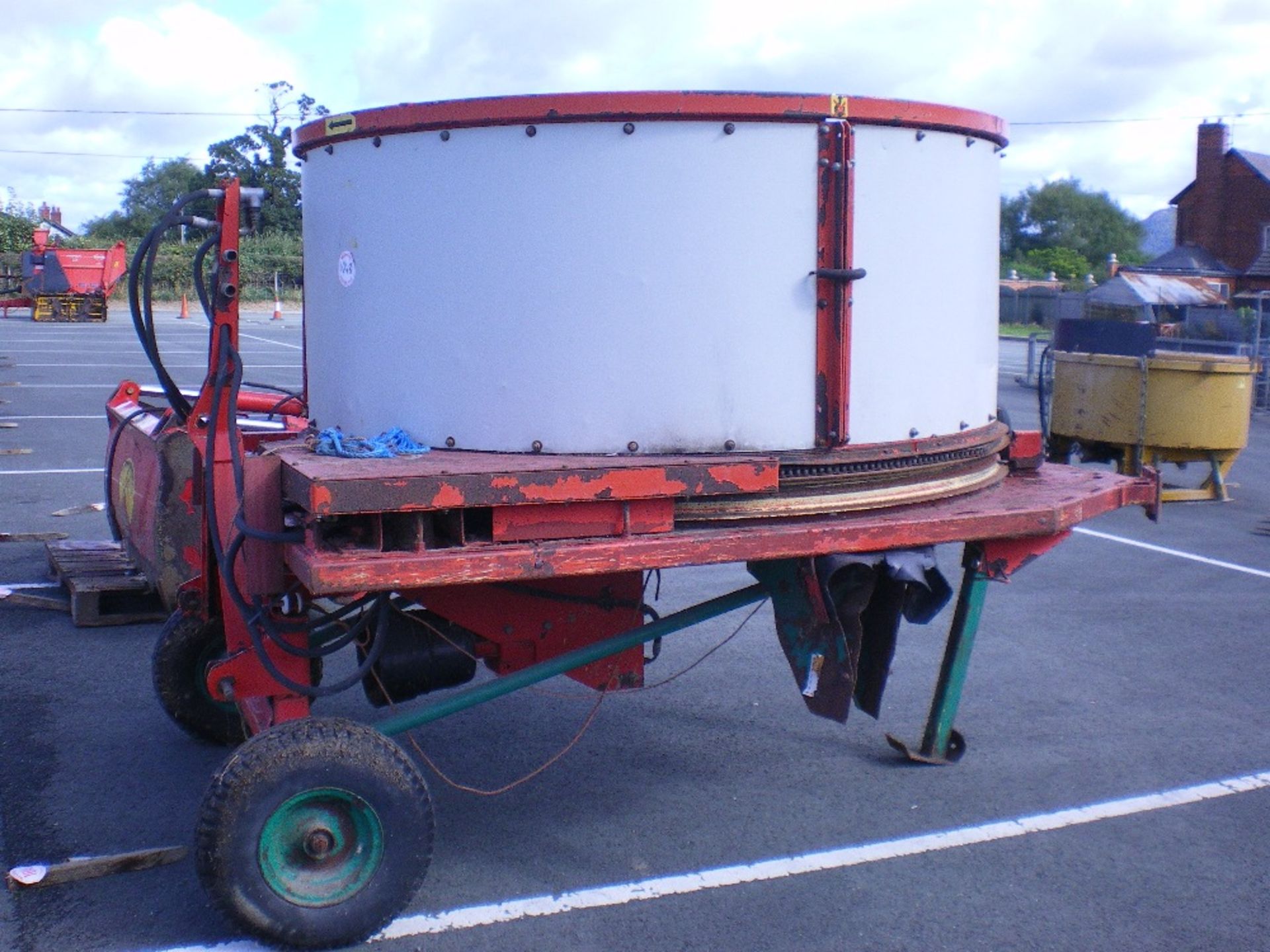 TAARUP 8065 ROUND BALE STRAW CHOPPER - Image 2 of 2