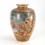 Äußerst fein bemalte Satsuma-Vase. Nachtrag 1.3.2018: am Bild mit den Enten kleine Farbretusche