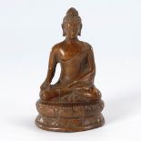 Kleiner Buddha. Bronze. Auf doppeltem Lotosthron sitzender Buddha im Verschränkungssitz mit dem