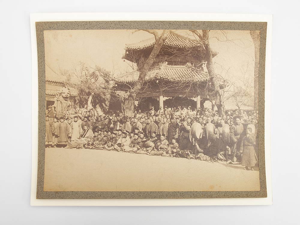 16 großformatige Fotos von Peking/China und Umgebung. Um 1910/20. Aufnahmen bekannter Bauten mit - Image 15 of 16