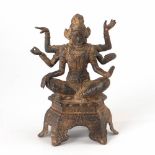 Sehr alte Eisenfigur - Avalokithesvara. Indischer Raum. Thron aus Lotosblättern bestehend, darauf im