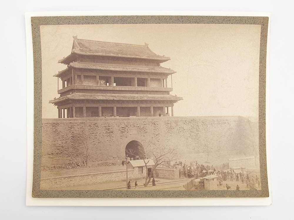 16 großformatige Fotos von Peking/China und Umgebung. Um 1910/20. Aufnahmen bekannter Bauten mit - Image 16 of 16