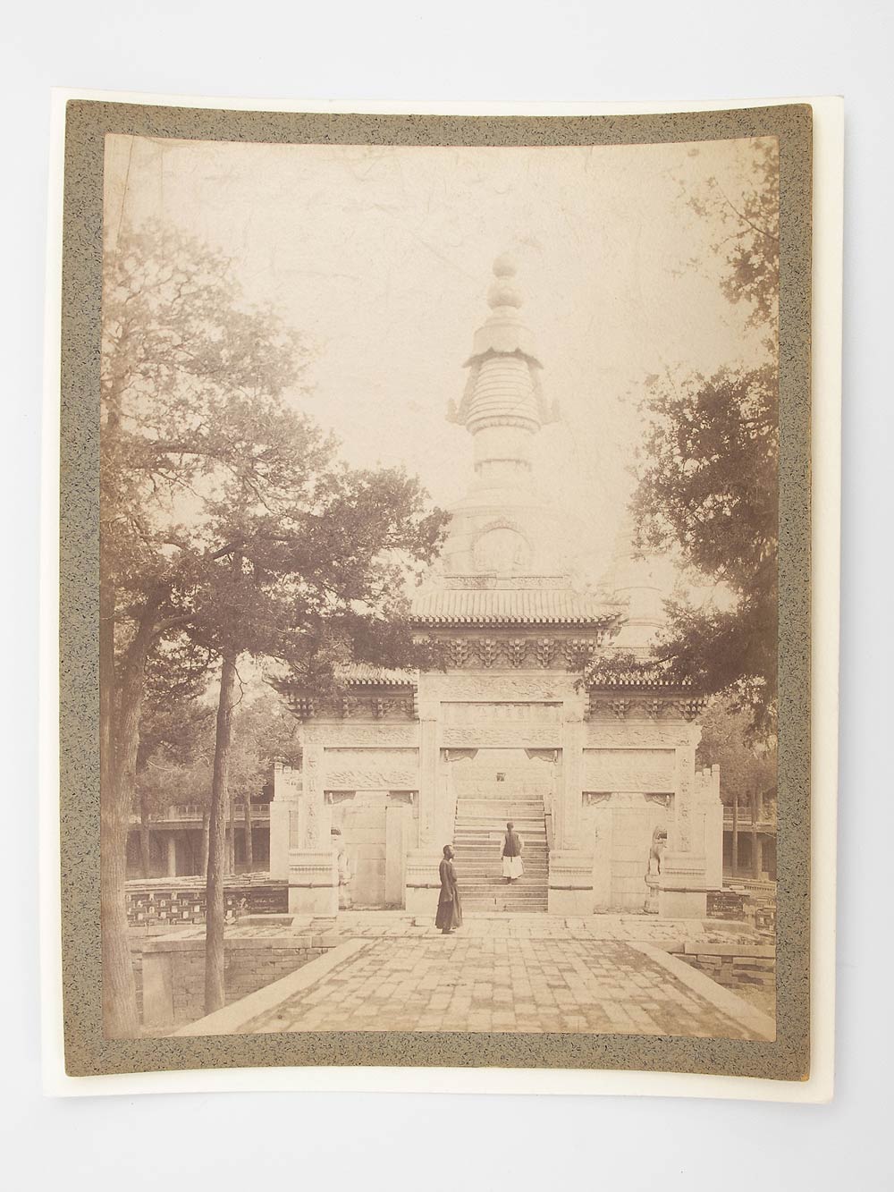 16 großformatige Fotos von Peking/China und Umgebung. Um 1910/20. Aufnahmen bekannter Bauten mit - Image 10 of 16