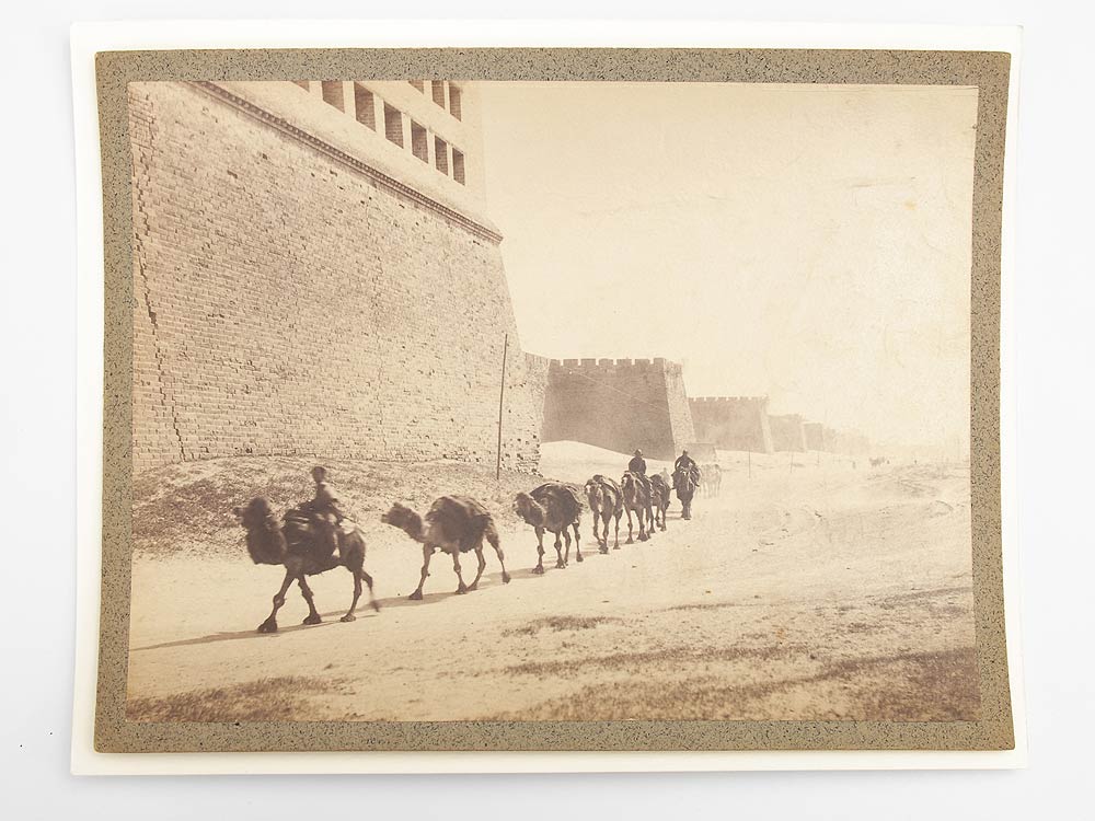 16 großformatige Fotos von Peking/China und Umgebung. Um 1910/20. Aufnahmen bekannter Bauten mit - Image 3 of 16