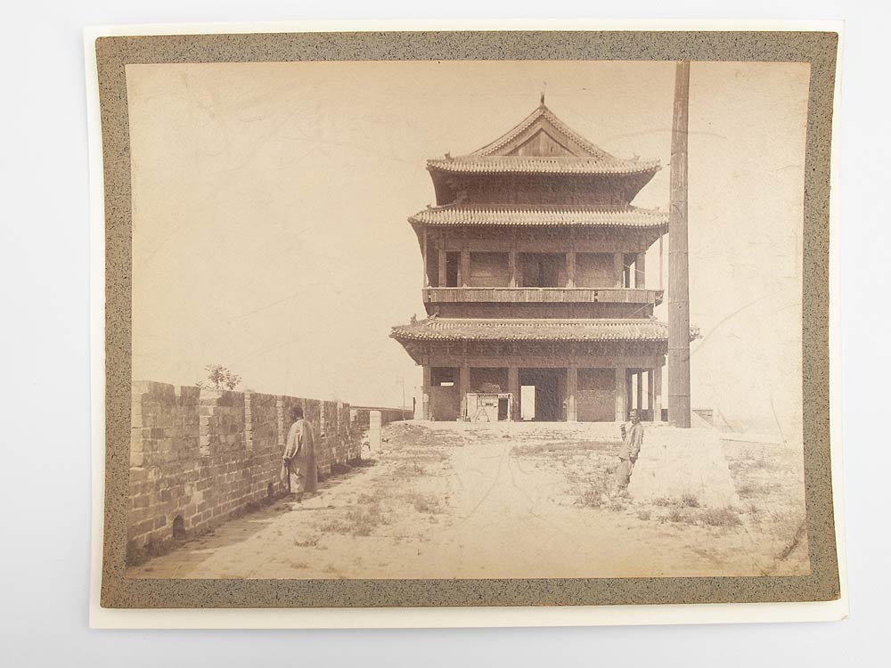 16 großformatige Fotos von Peking/China und Umgebung. Um 1910/20. Aufnahmen bekannter Bauten mit - Image 7 of 16