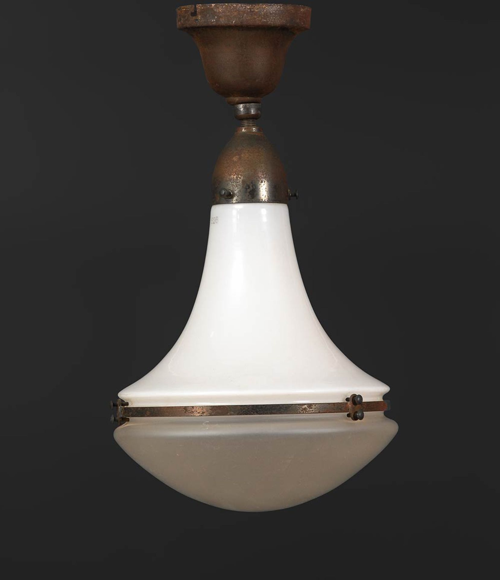 Deckenlampe "Luzette", Entwurf Peter Behrens. Milchglas mit Stempel "L 1526" und undeutlichem