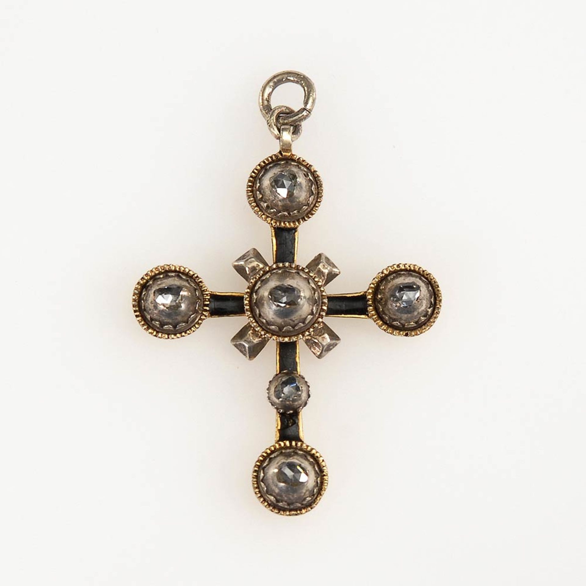 Kreuzanhänger mit Altschliff-Diamanten und Email ca. 1860-70. Silber geprüft. Schwarz emailliertes