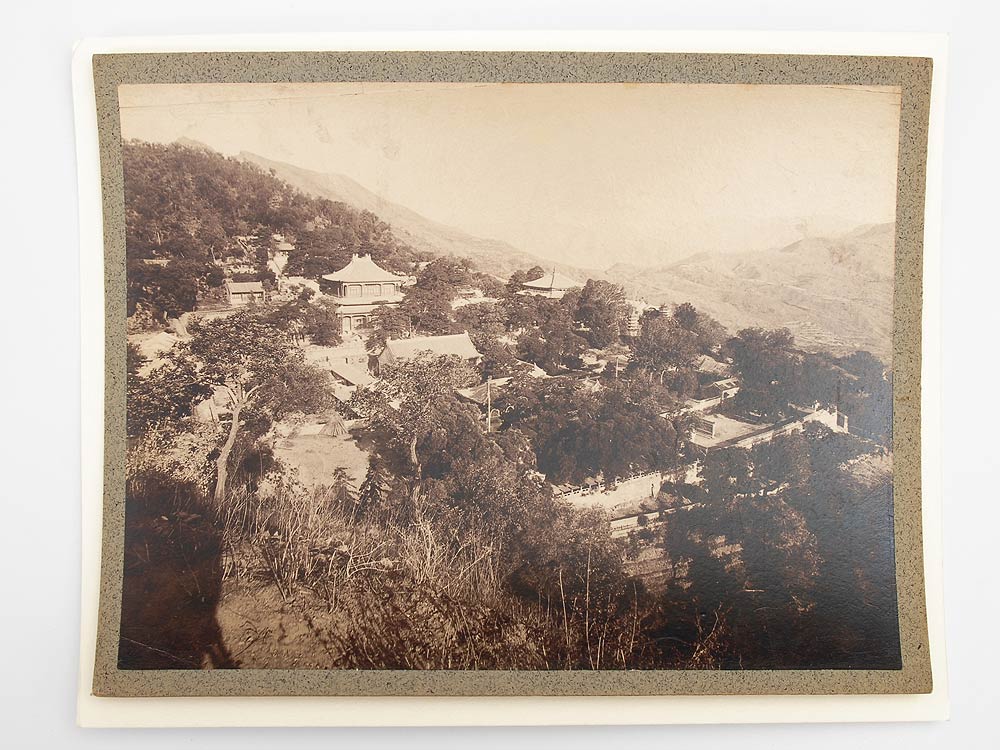 16 großformatige Fotos von Peking/China und Umgebung. Um 1910/20. Aufnahmen bekannter Bauten mit - Image 13 of 16