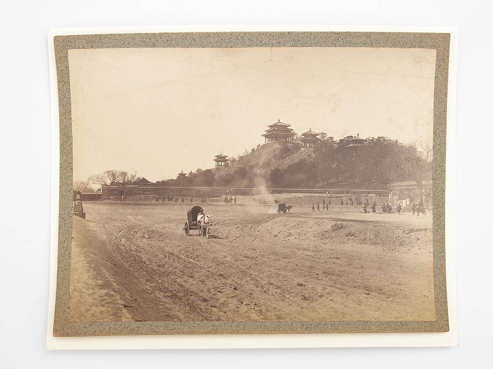 16 großformatige Fotos von Peking/China und Umgebung. Um 1910/20. Aufnahmen bekannter Bauten mit - Image 6 of 16