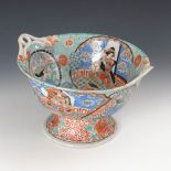 Große Fußschale. China, Porzellan, Sechszeichenmarke. Polychrome Bemalung der Innen- und