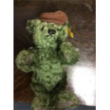 Steiff: A green teddy bear with cap numbered 65462