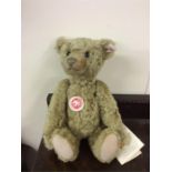 Steiff: A Clasic teddy bear numbered 038952.