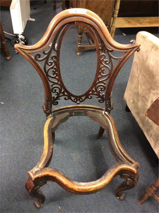 A mahogany decorative chair with inset tapestry se - Image 2 of 3