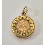 A small circular three colour gold locket with loo