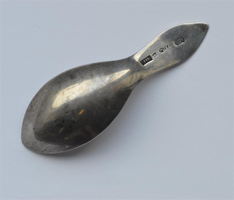 An 18th Century Dutch caddy spoon with bright cut - Image 2 of 2