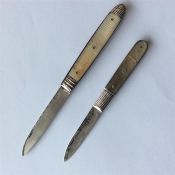 Two MOP fruit knives with reeded mounts. Est. £20