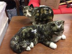 Two figures of cats.