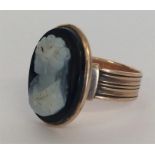 An Antique hard stone cameo ring in reeded mount.