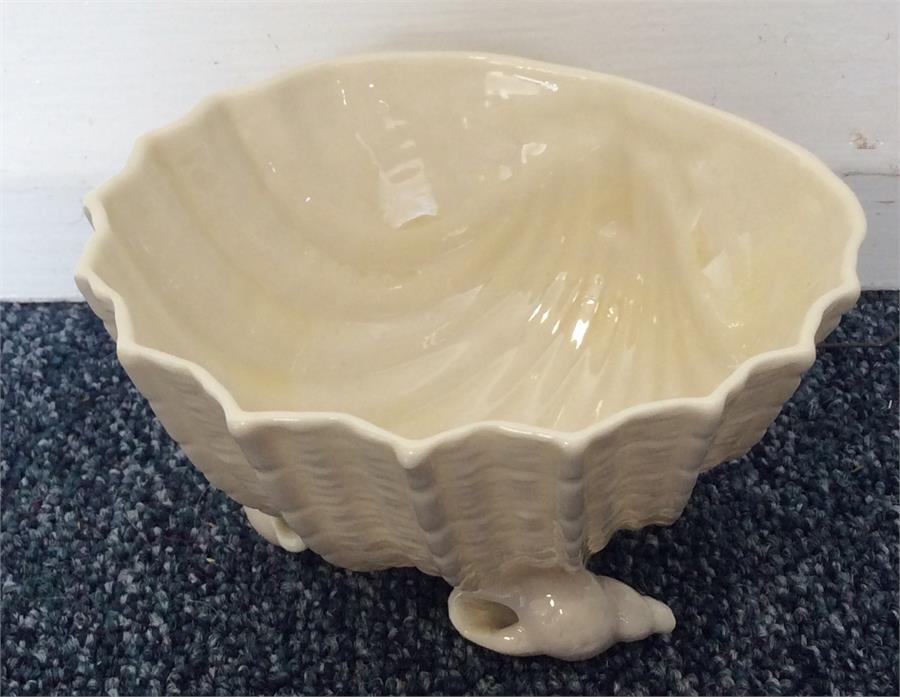 BELLEEK: A small scallop shaped dish on matching f - Image 2 of 2