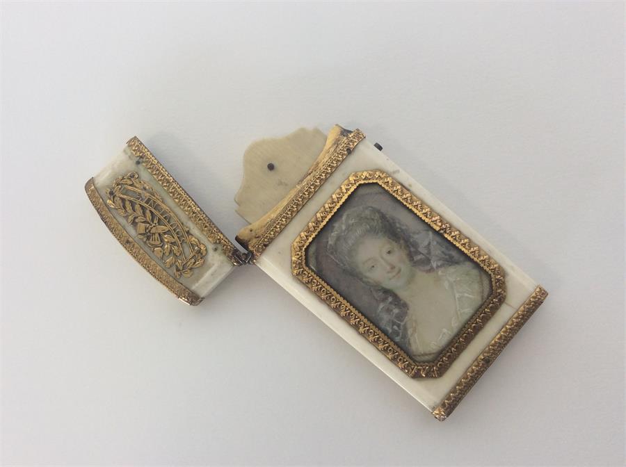 A good quality Antique ivory card case with cut co - Image 2 of 3