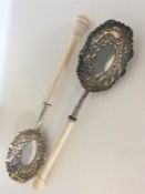 A pair of Edwardian salad servers with tapering ha