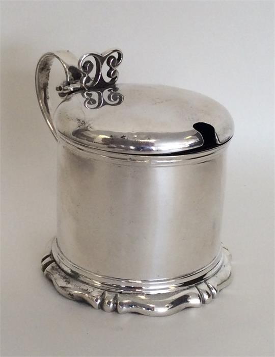 A Victorian silver drum mustard with hinged top, p