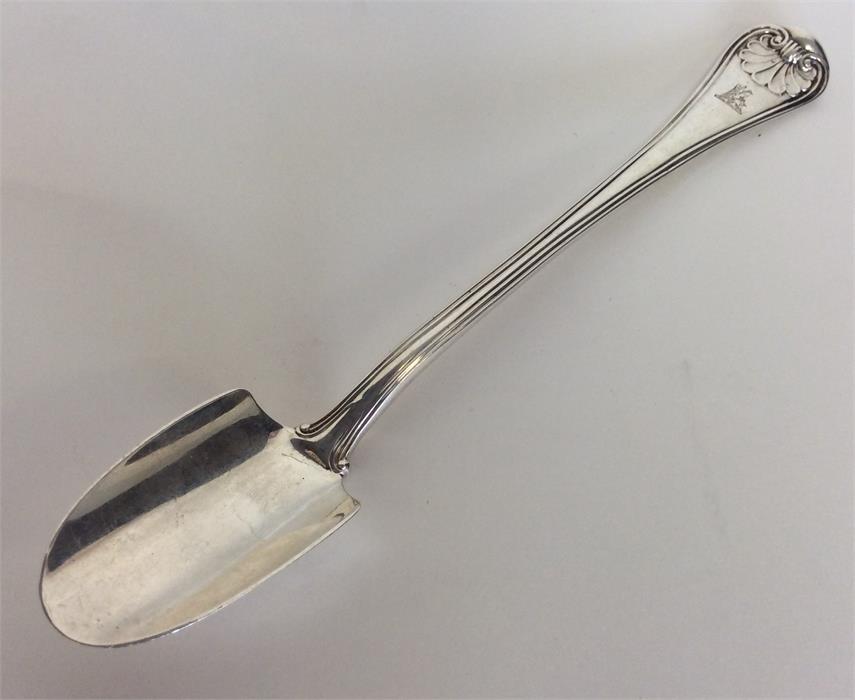A heavy silver stilton scoop with shell terminal. - Image 2 of 2