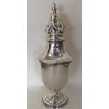 An attractive Edwardian silver sugar caster with w