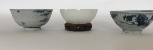 Two Chinese porcelain blue and white Cargo bowls t