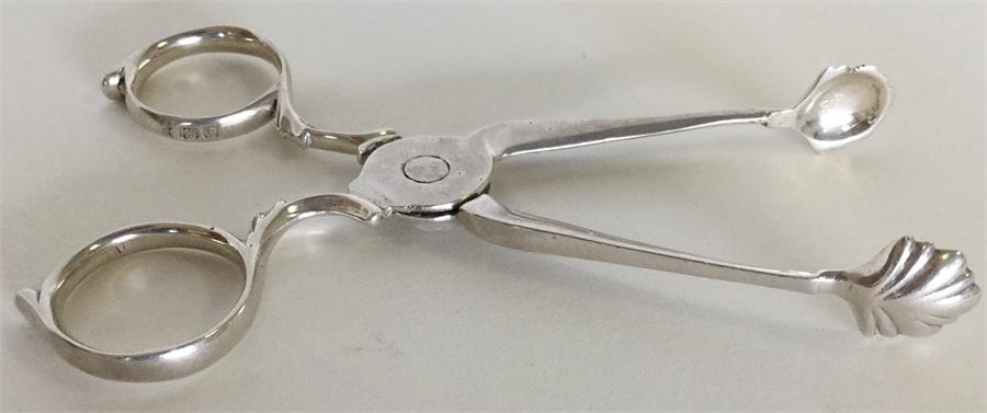 A pair of Georgian-style silver sugar scissors wit