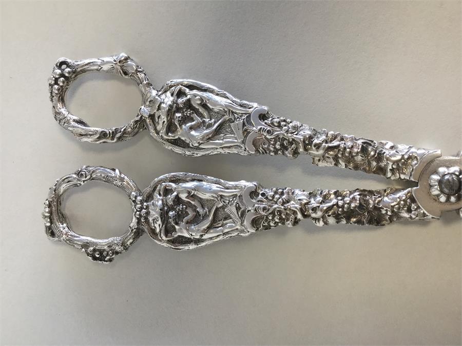 A good pair of silver grape scissors with cast han - Image 3 of 3