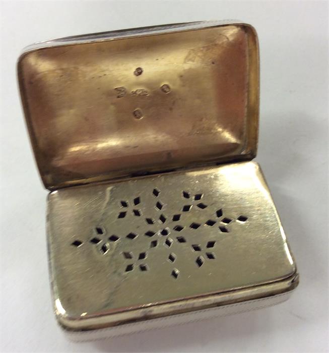 A Georgian bright cut silver vinaigrette with hing - Image 2 of 2