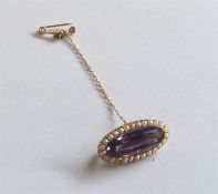 An amethyst pearl and boat shaped brooch in 15 car