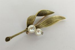 STERLE OF PARIS: A finely cast gold brooch in the
