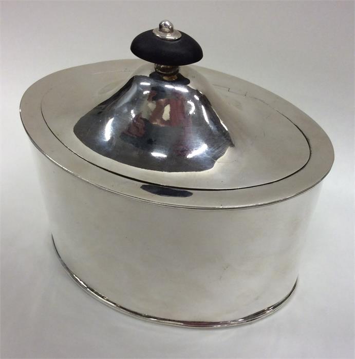 A Georgian oval silver tea caddy with hinged top. - Image 2 of 5