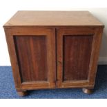 A good mahogany fitted collectors' cabinet contain