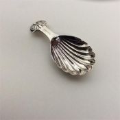 A good quality silver caddy spoon with fluted bowl