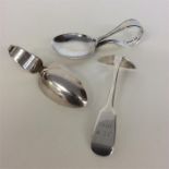 A child's silver fiddle pattern pusher and spoon.